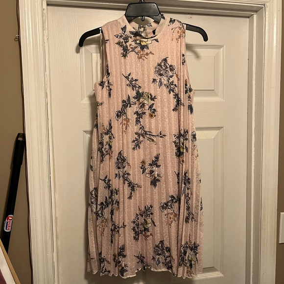 As U Wish Dresses & Skirts - Light Pink Floral Pleated Dress size M